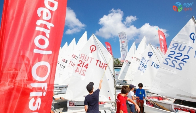 İstanbullular, yelken yarışlarıyla denize doydu