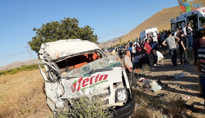 Kayseri’de 18 kişinin yaralandığı feci kaza kamerada