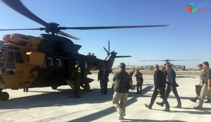 Milli Savunma Bakanı Akar, beraberindeki kuvvet komutanlarıyla KKTC’de