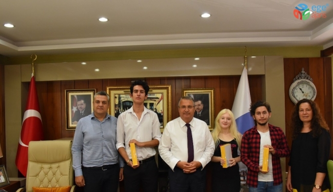 Sınava Millet Kıraathanesi’nde hazırlanıp Türkiye derecesi yaptılar
