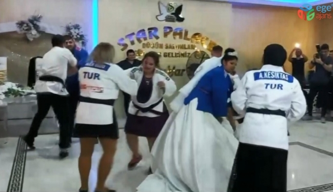 Antalya’da judo müsabakası gibi düğün