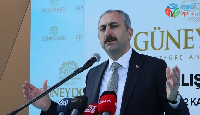Adalet Bakanı Gül'den 'ev hapsi' açıklaması: Yaşlı, hamile ve çocukların cezalarını evde çekmesi alternatifi üzerinde duruyoruz