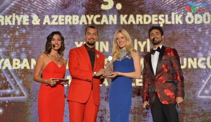 AK Parti Kurucu üyesi, İstanbul eski milletvekili Kuzu’ya ’yılın en iyi siyasetçisi’ ödülü