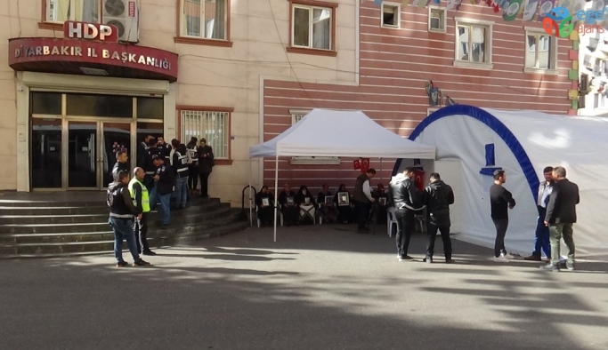 HDP önündeki evlat nöbeti 66’ncı gününde
