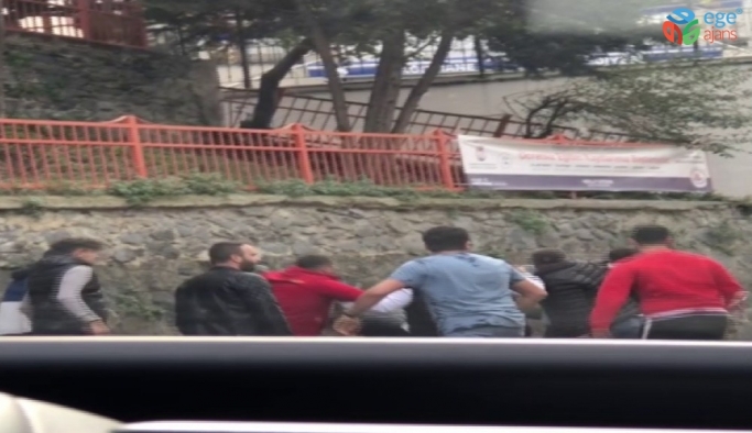 İstanbul’da feci ölüm sonrası tekme ve tokatlı kavga kamerada