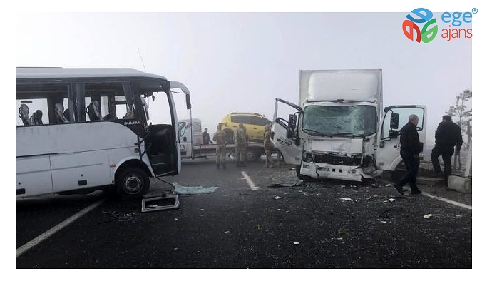 Kars'ta zincirleme trafik kazası: 20 yaralı
