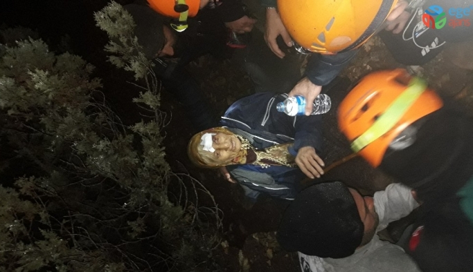 Kaybolan yaşlı kadını 30 kişilik arama, kurtarma ekibi buldu