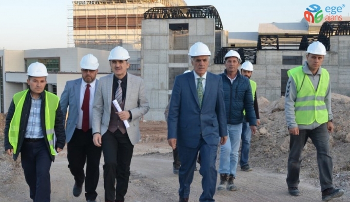 Rektör Uysal, DPÜ Kongre ve Kültür Merkezi inşaatını inceledi