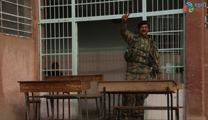 Suriye Milli Ordusu  Resulayn’de bulunan okulların tamir ve tadilatını yapıyor