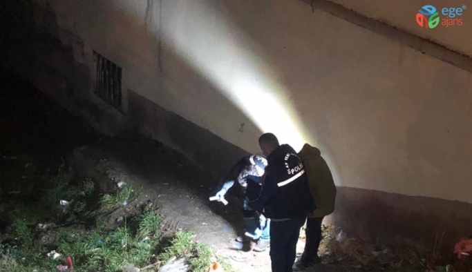 Ankara’da ‘dur’ ihtarına uymayan araçtan atlayan şüpheli kalaşnikof ve tabanca düşürdü