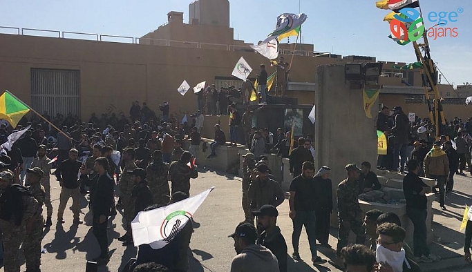 Iraklı Protestocular ABD'nin Bağdat Büyükelçiliği'ni Bastı: Büyükelçi ve Çalışanlar Şehirden Çıkartıldı