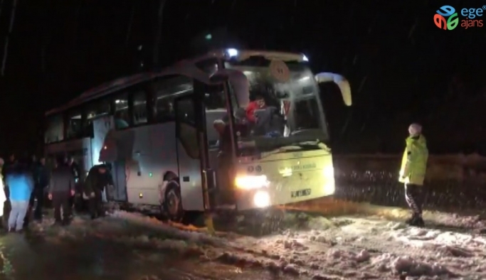 Kara saplanan ampute futbol takımı otobüsünü AFAD kurtardı