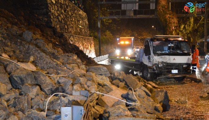 Sarıyer Çayırbaşı Tüneli girişinde istinat duvarı yıkıldı: Yol trafiğe kapatıldı