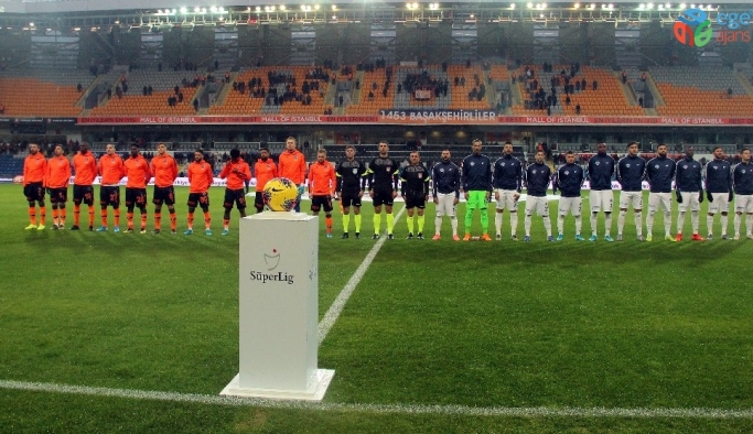 Süper Lig: Medipol Başakşehir: 4 - Kasımpaşa: 0 (İlk yarı)