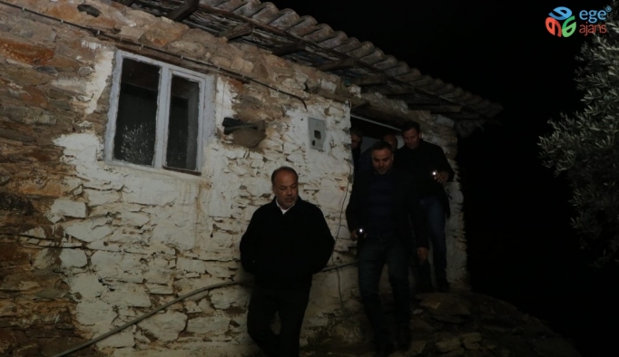 AK Partili Metin Yavuz evleri yanan ailenin yardımına koştu
