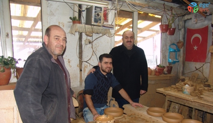 Bilecik Göç İdaresi Müdürü San’dan Suriyeli çömlek ustasına ziyaret