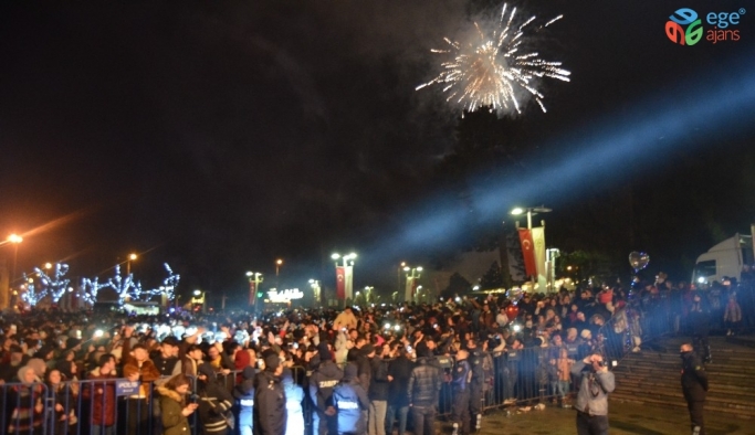Bolu’da kent merkezinde yeni yıl coşkusu yaşandı
