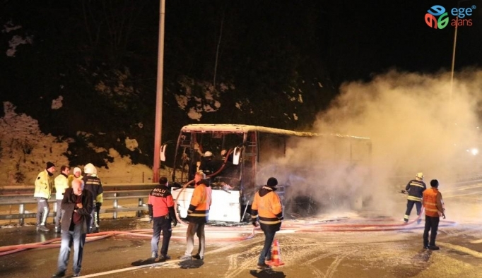 TEM Otoyolu’nda cenaze taşıyan otobüs alev alev yandı