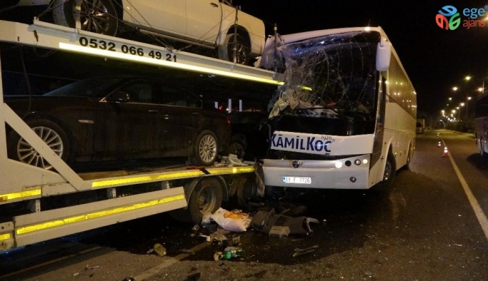 Uşak’ta yolcu otobüsü kaza yaptı: 3’ü ağır 13 yaralı