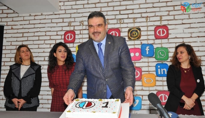 Anadolu Üniversitesi sosyal medya birinciliğini kutladı