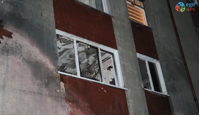 Ankara’da 5 katlı binada çıkan yangında 2’si çocuk 4 kişi dumandan etkilendi