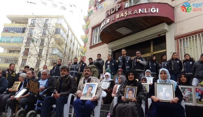 Evlat nöbetindeki ailelerden HDP’lilere 8 Mart tepkisi
