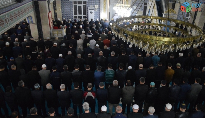 İdlib Şehitleri için sabah namazının ardından dua edildi