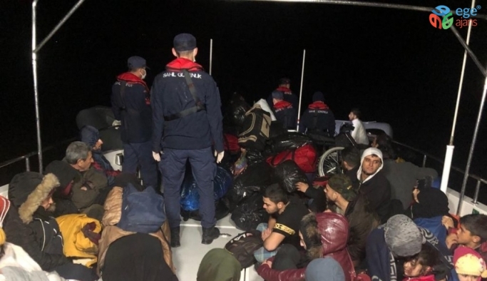 Kuşadası Körfezi’nde 44 göçmen kurtarıldı