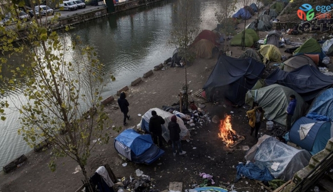 Paris’te yüzlerce düzensiz göçmen Covid-19 salgınının darbesini yaşıyor