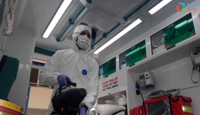 Riskli hasta taşıyan ambulanslar dezenfekte ediliyor