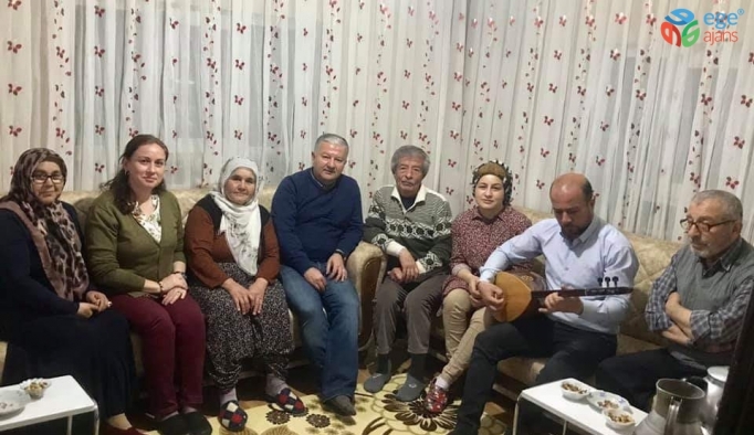 Türkmen evinde Türkmen geleneği