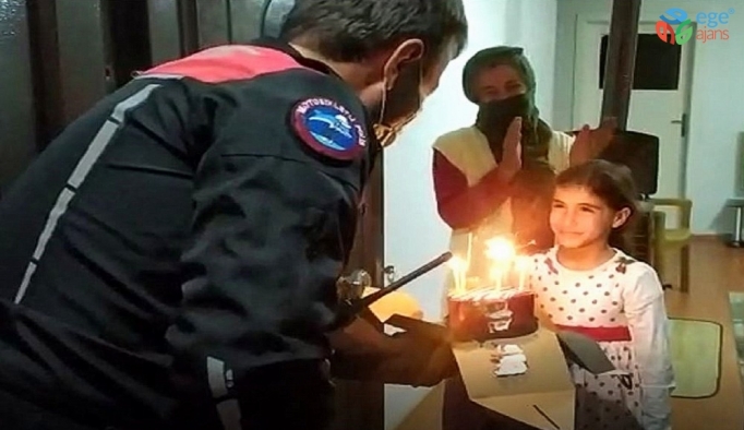 Erzincan polisinden küçük Sıla’ya doğum günü sürprizi