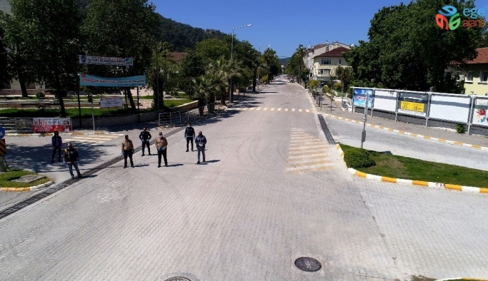 Fethiye’de sokağa çıkma kısıtlamasına uymayan 71 kişiye 72 bin lira ceza