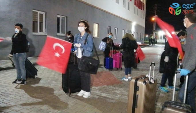 KKTC’den getirilen 189 Türk vatandaşı yurda yerleştirildi