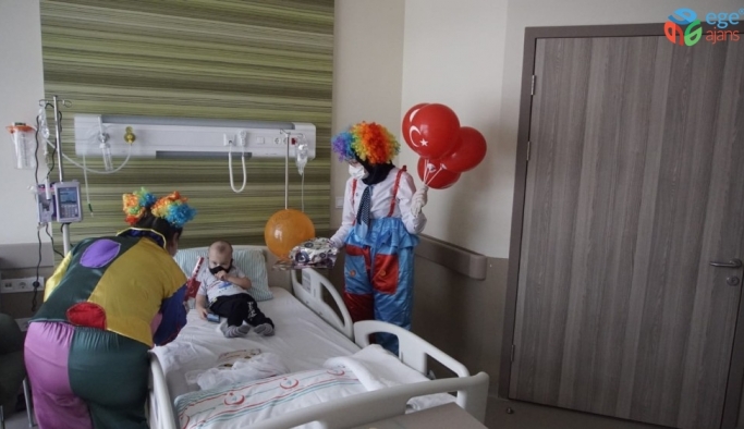 Şehir Hastanesi’nde tedavi gören çocukların 23 Nisan sevinci