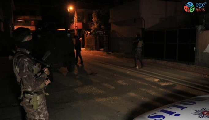 Adana’da bir evin bahçesine ses bombası atıldı