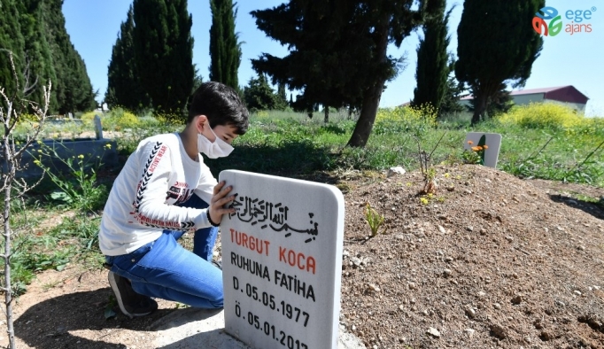 Küçük Hamza özel izinle babasının mezarını ziyaret etti