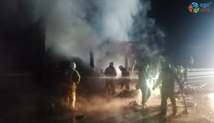 (Özel) Kuzey Marmara Otoyolu’nda medikal maske yüklü tır dorsesinde yangın