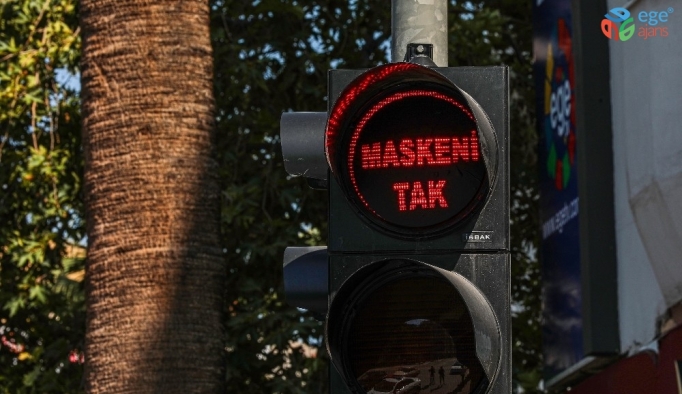 Denizli’de trafik ışıklarıyla ’Maskeni Tak’ çağrısı
