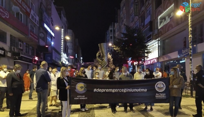 Marmara Depremi’nde hayatını kaybedenler Avcılar’da anıldı