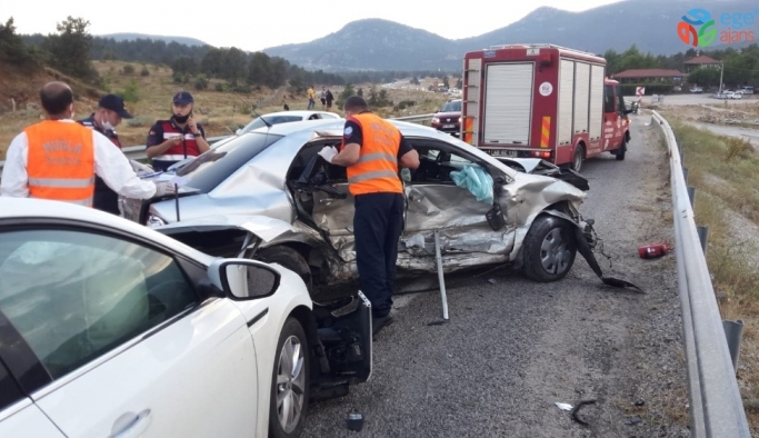 Seydikemer’de otomobiller çarpıştı: 2 yaralı