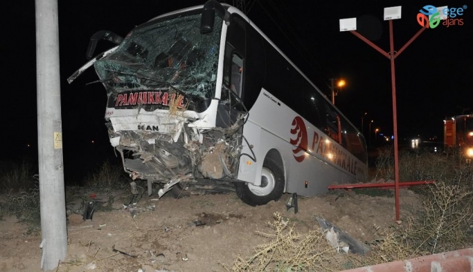 Yoldan çıkarak tarlaya giren yolcu otobüsünde 25 kişi yaralandı
