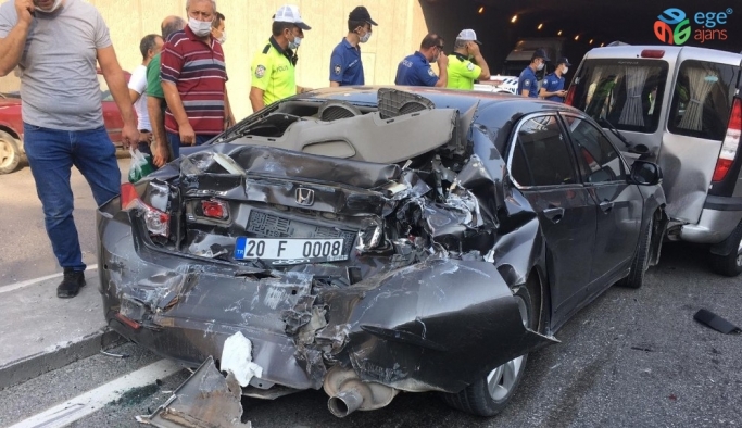 Denizli’de 9 araçlı zincirlemeli trafik kazası: 2 yaralı