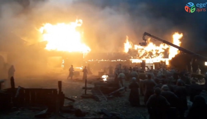 Rusya’da film stüdyosunda çekimler sırasında yangın çıktı