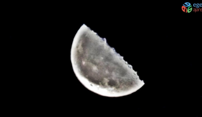 Yüksekova’da parçalı Ay kendine hayran bıraktı