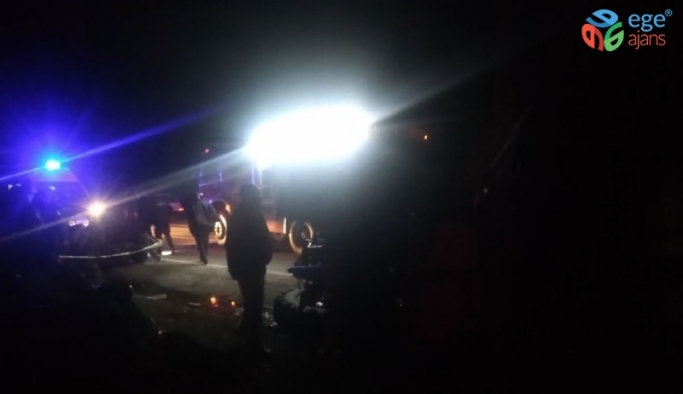 Otomobil traktör römorkuna çarptı: 1 ölü, 2 yaralı