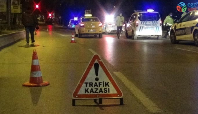 İzmir’de motosiklet sürücüsü kazada ağır yaralandı