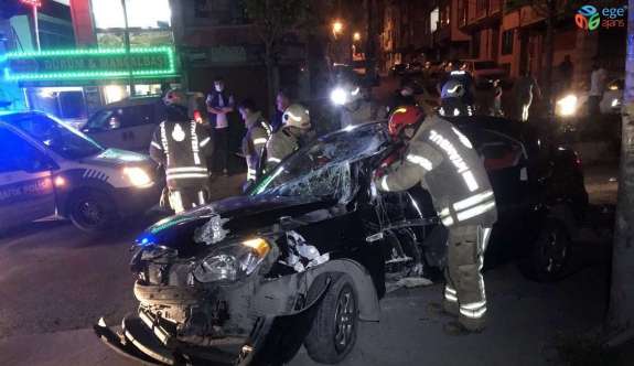 Şampiyonluk kutlamasına çıkan Beşiktaş taraftarları E-5’te kaza yaptı: 2 yaralı
