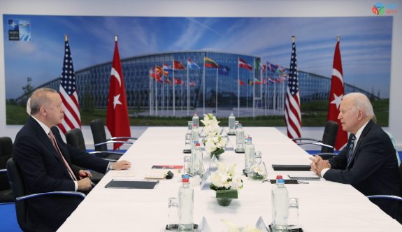 Cumhurbaşkanı Erdoğan’ın ABD Başkanı Biden ile görüşmesinde dikkat çeken kitap