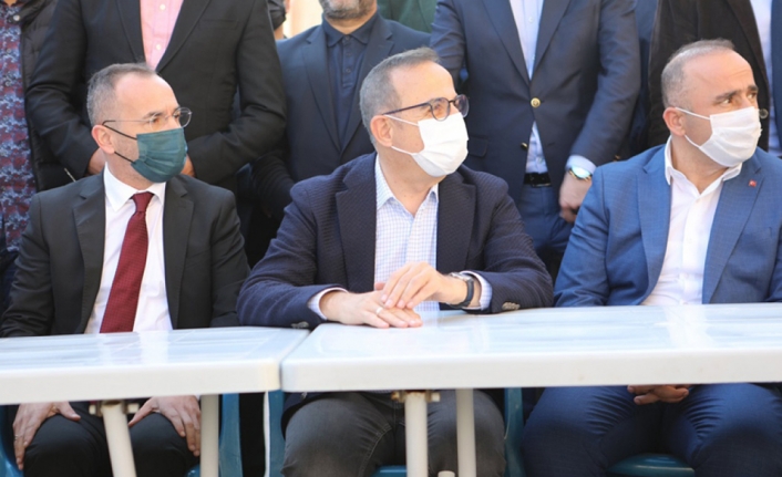 AK Partili Sürekli’den Büyükşehir’e ‘kentsel dönüşüm’ çağrısı: Tapuları verin biz yapalım
